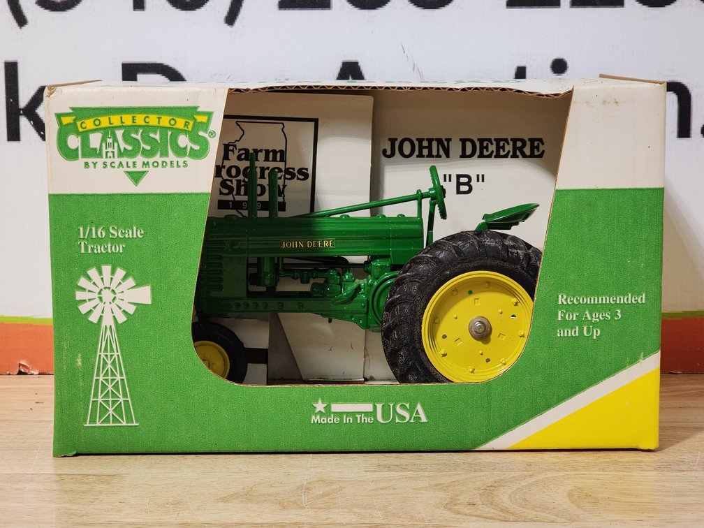 Collector Classics 1/16th Scale John Deere Model B Tractor 