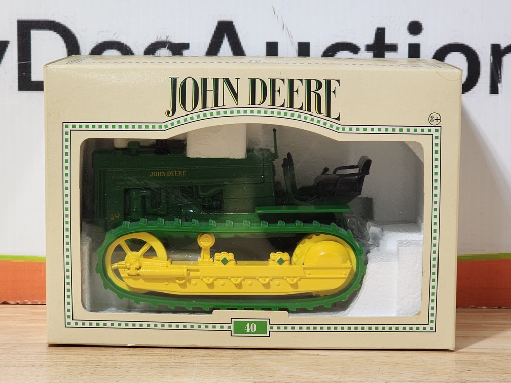 John Deere Model 40 Ertl 1/16th Crawler 