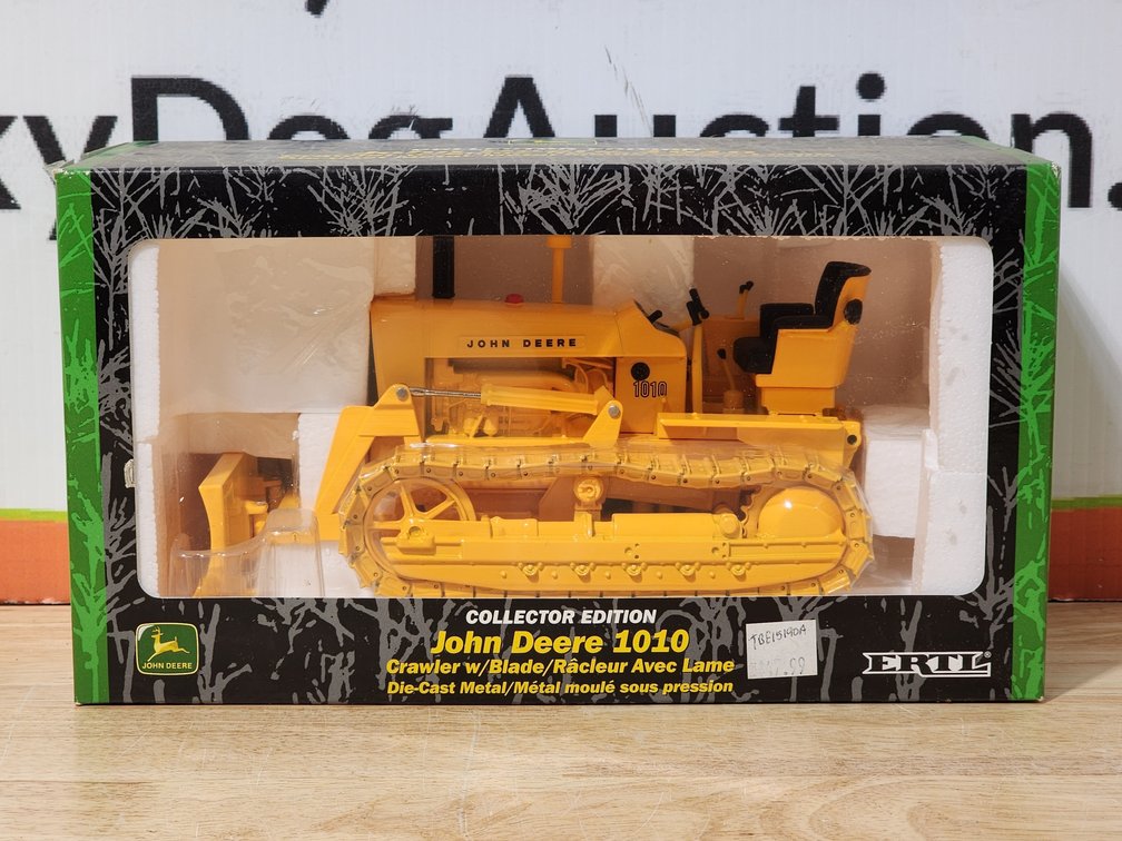 Ertl Collectors Edition John Deere 1010 Crawler w/ Blade 