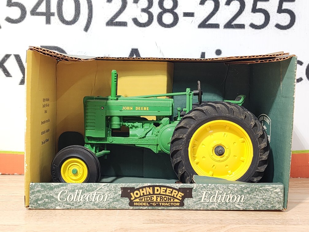 Ertl John Deere Model G Wide Front Tractor 