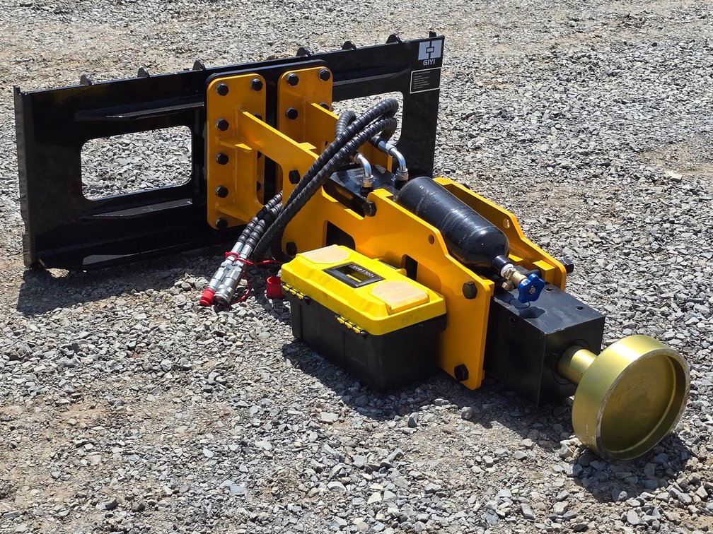 Unused Skid Steer Post Driver - Skid Steer Quick Attach 