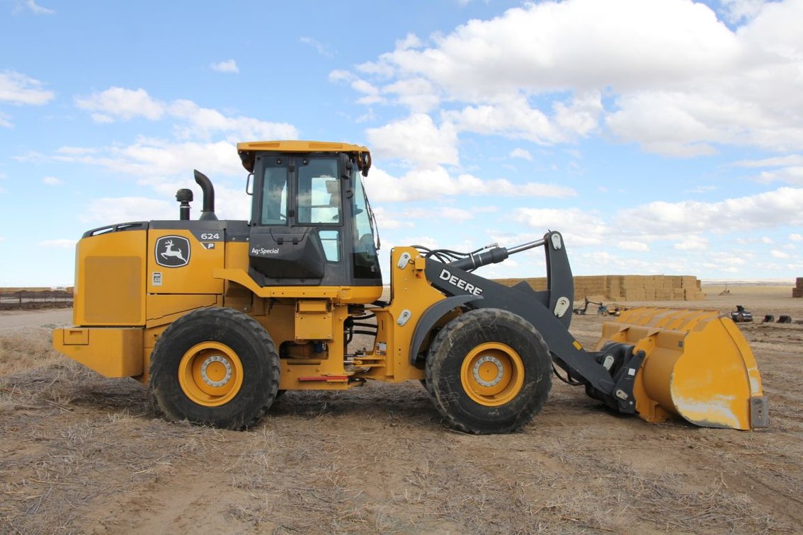 2022 John Deere 624P -- Loader Group
