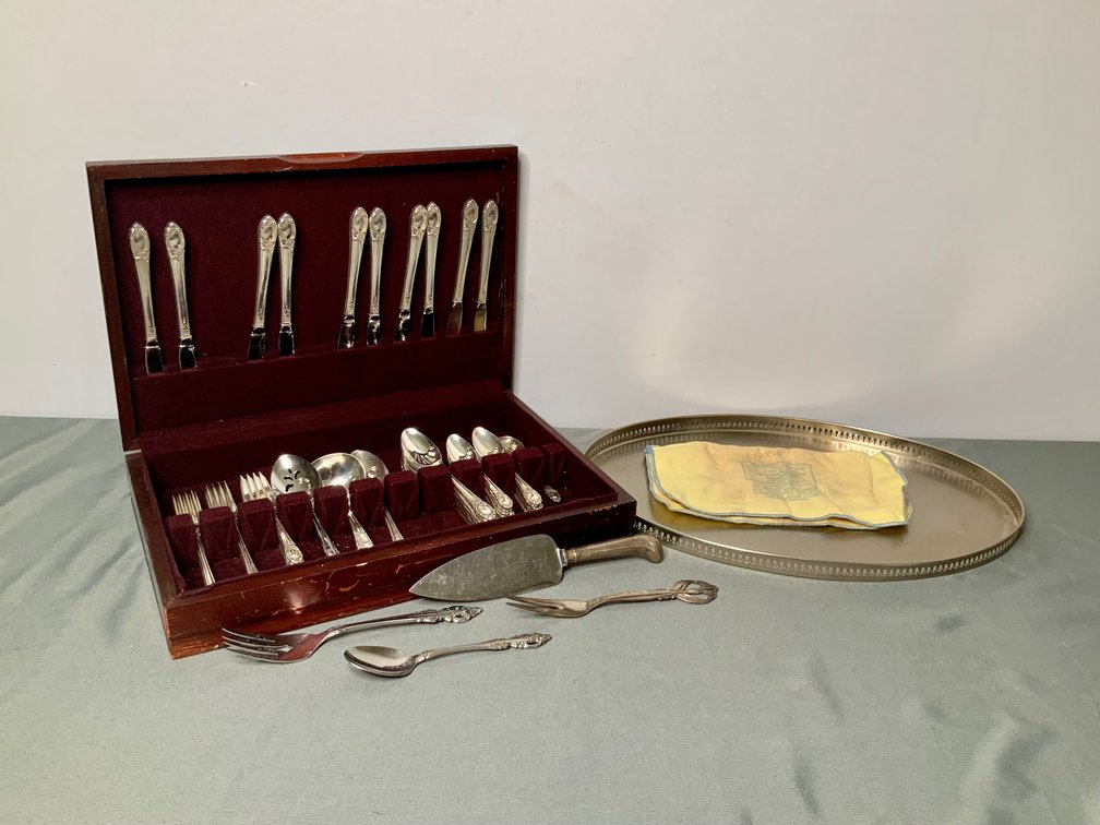 Daalderop Tiel Pewter Serving Tray, Oneida Heritage "Silver Locket" Stainless Steel Flatware 