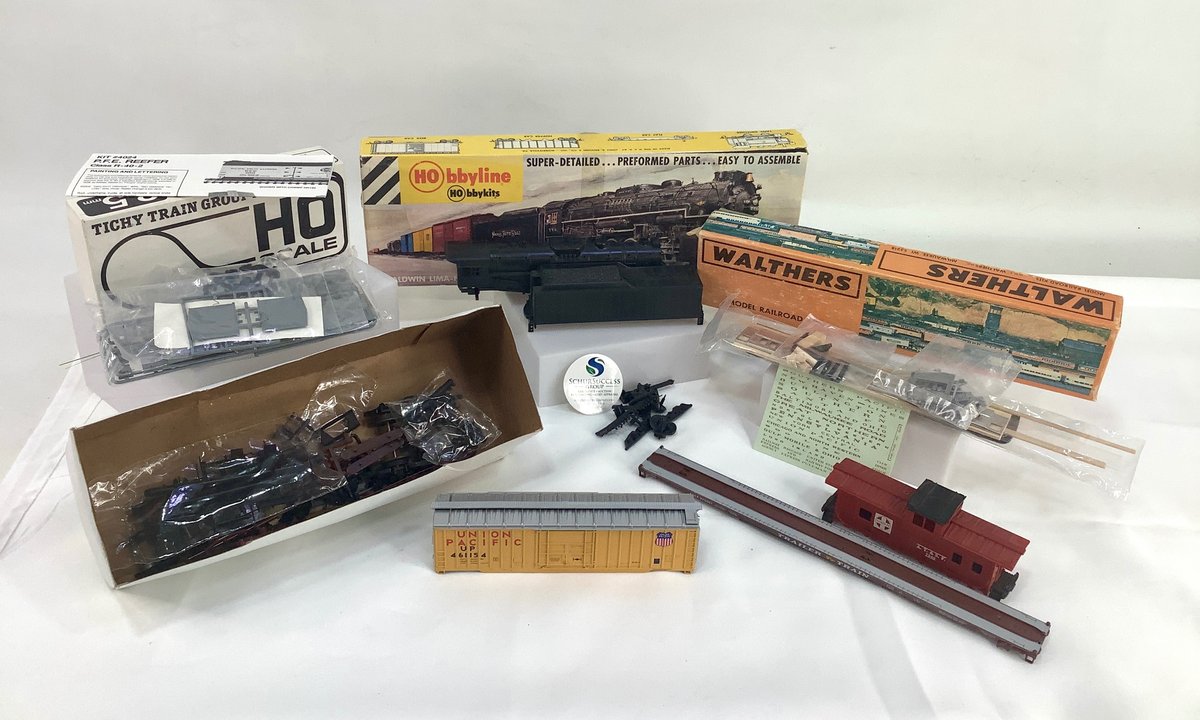 HO Scale Model Train Car Kits