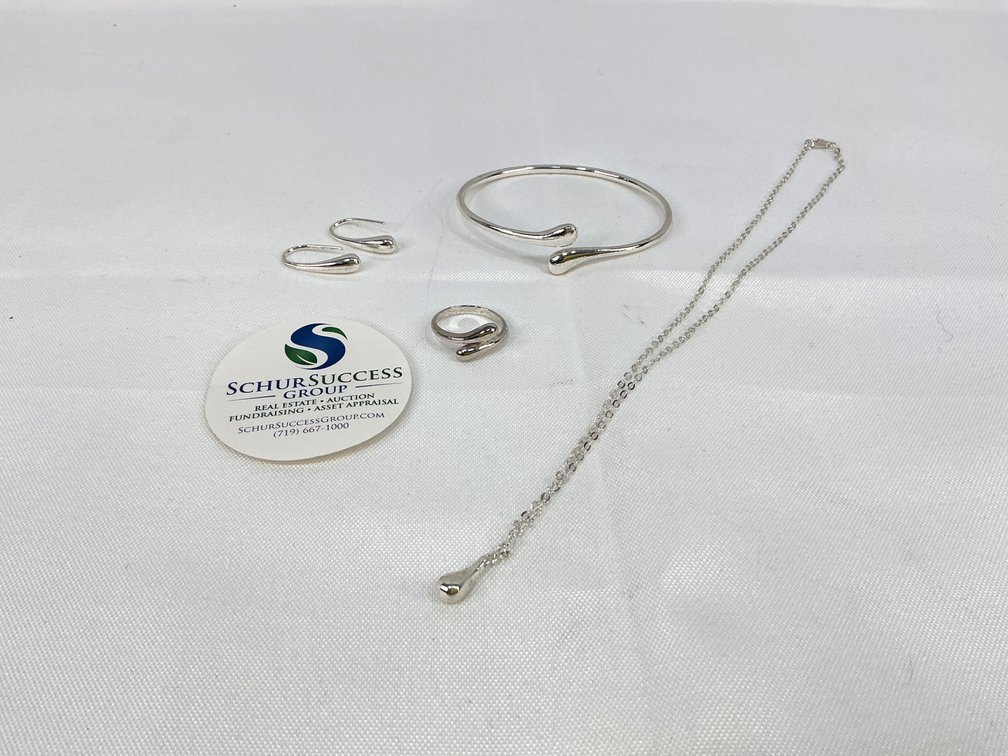 Jewelry Set- Complete set ready for the day!