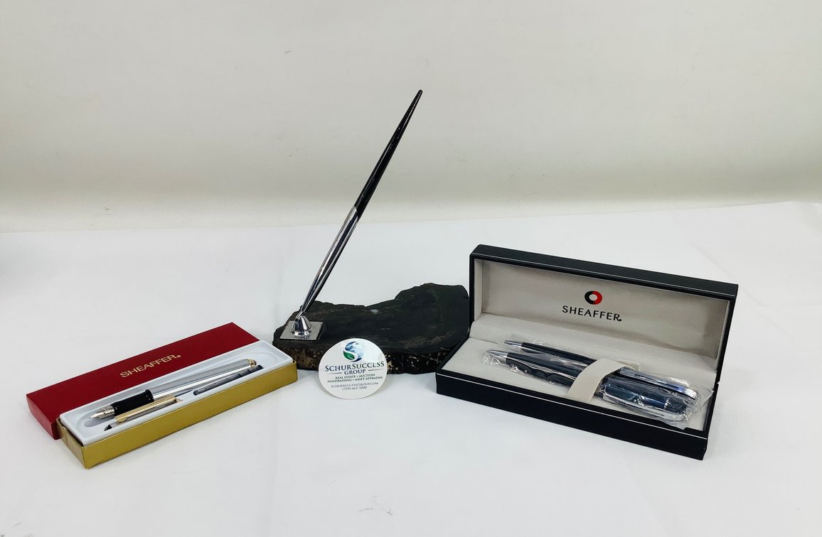 Sheaffer Pen Set,  Fountain Pen and Vintage Pen Stand