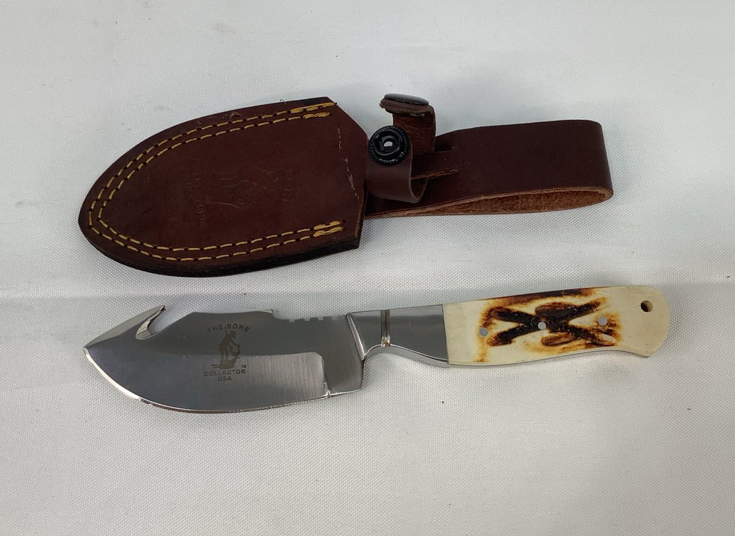 The Bone Collector Fixed Blade Gut Hook Skinning Knife
