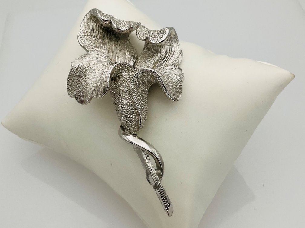 Coro Brooch