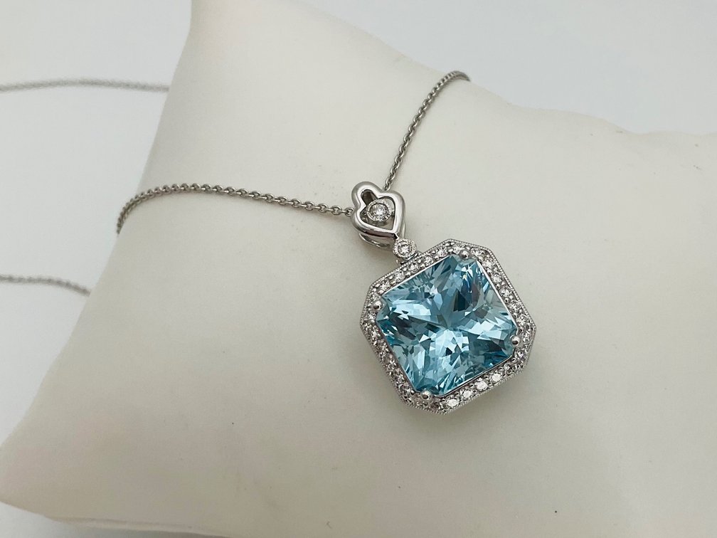 Platinum Aquamarine and Diamond Necklace