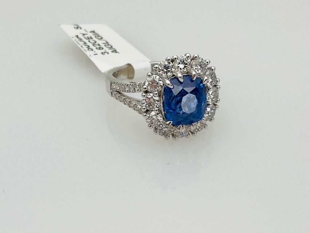 Ceylon Sapphire and Diamond Ring