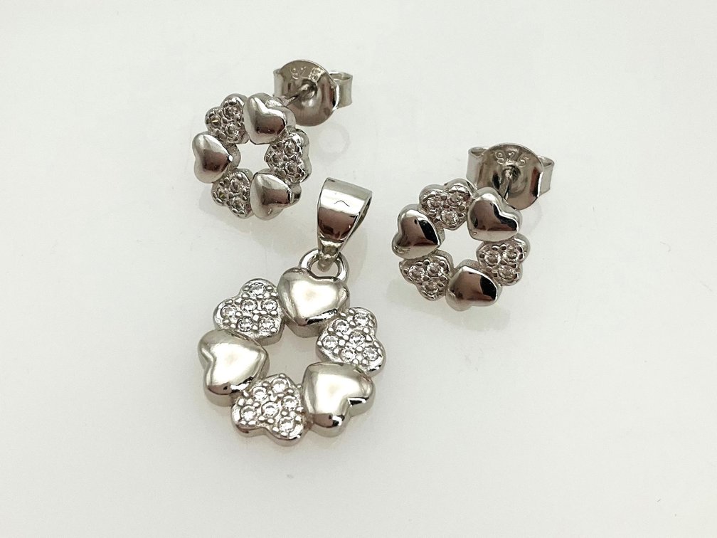 Silver Heart Wreath Earrings and Pendant