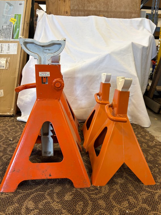 Ratchet Style Jack Stands