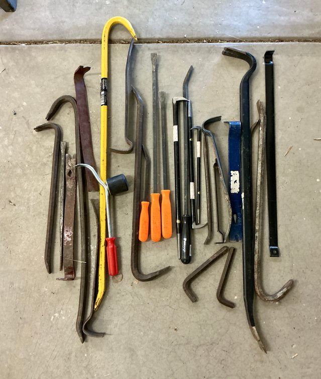 Variety of Crowbar and Pry Bars