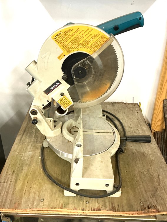 Makita 10-inch Compound Miter Saw
