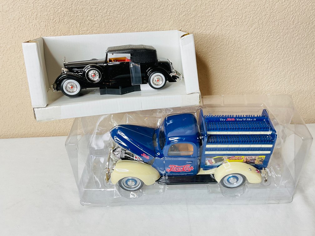 Diecast Packard & Ford Pepsi Truck