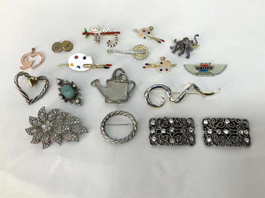 Costume Jewelry Pins, Brooches, and Clips