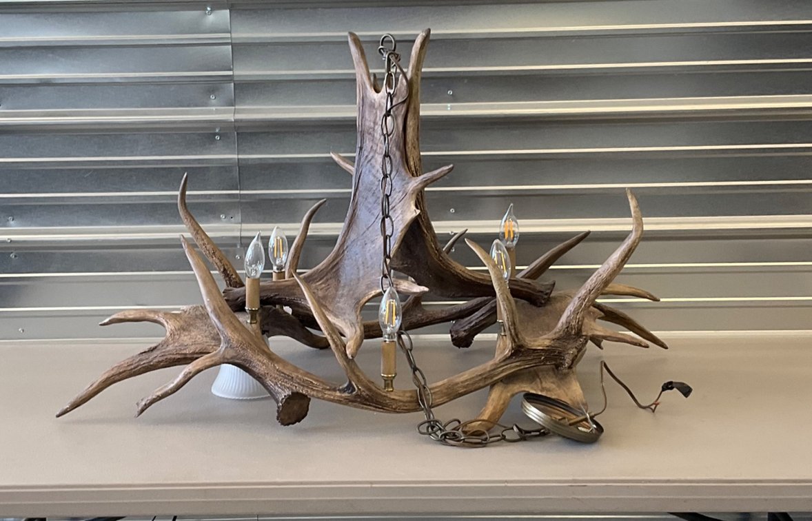 Hughes Products Co., Inc. Antler Chandelier