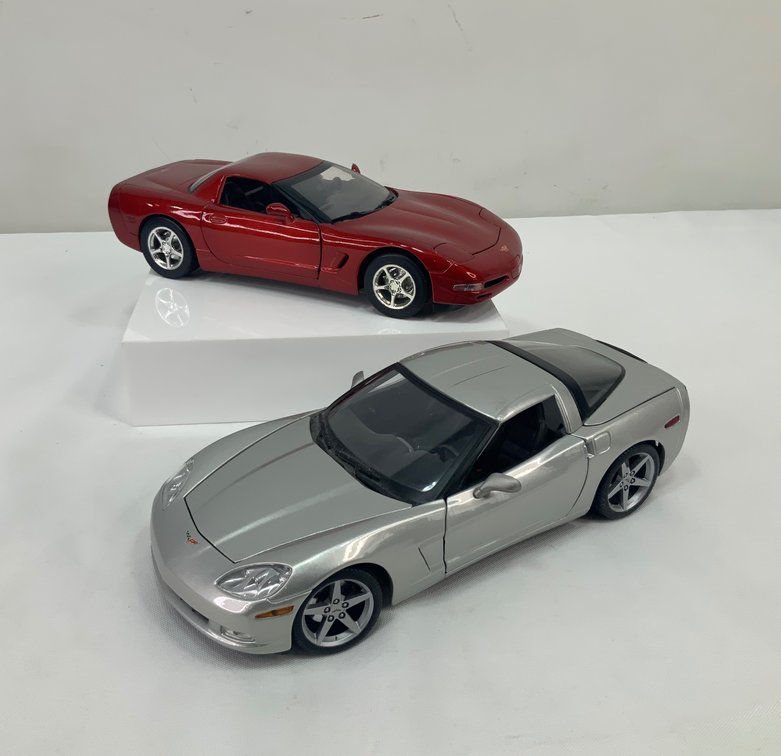 Chevrolet Corvette 1:18 Scale Die-Cast Model Cars