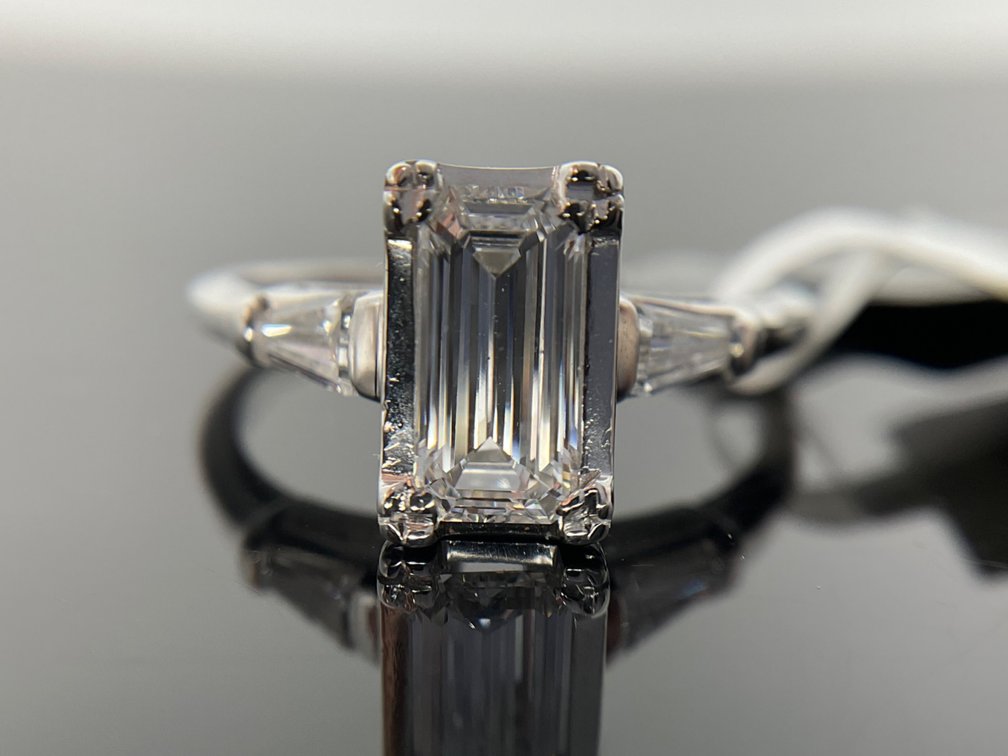 14K White Gold Diamond Ring