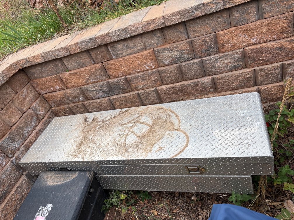 Aluminum Diamond Plate Crossover Truck Tool Box