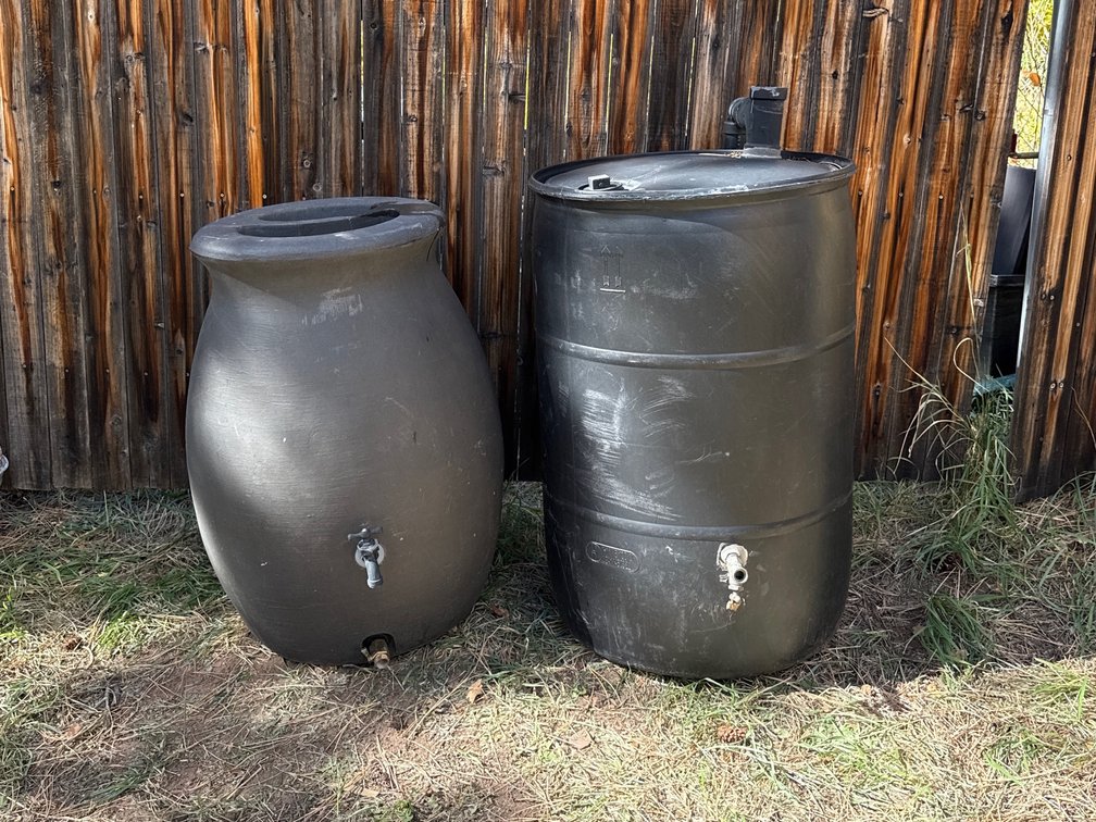 Black Molded Plastic Rain Barrels with Spigots