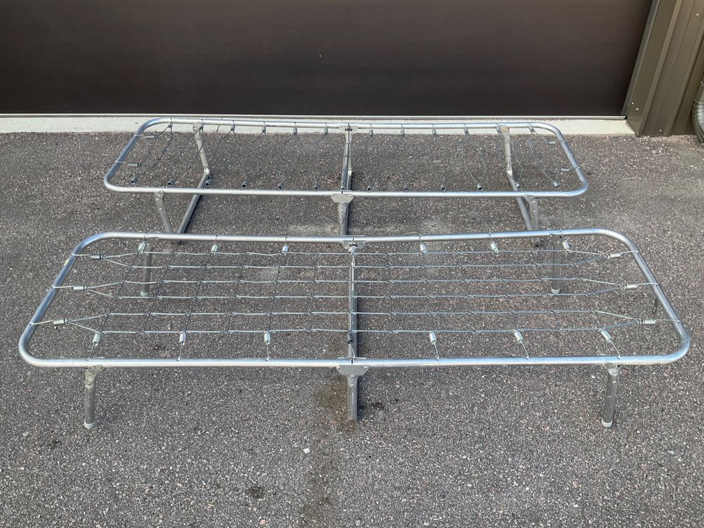 Tubular Metal Folding Cot Frames with Wire Mesh Suspension