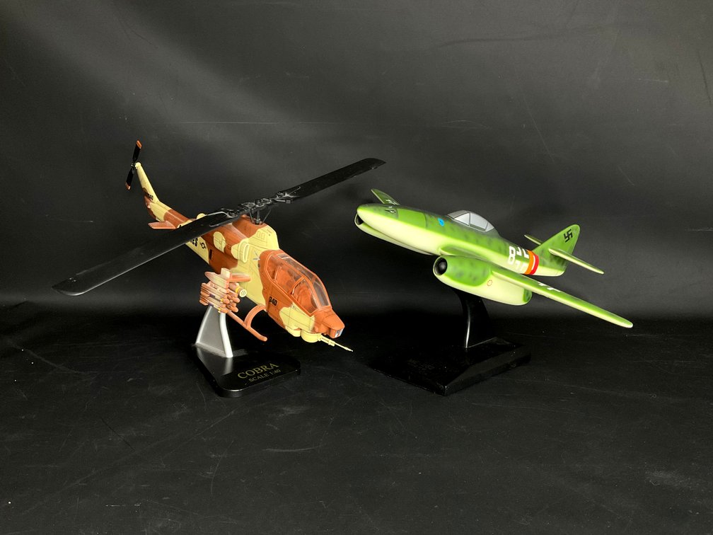 Aircraft Models with Stands