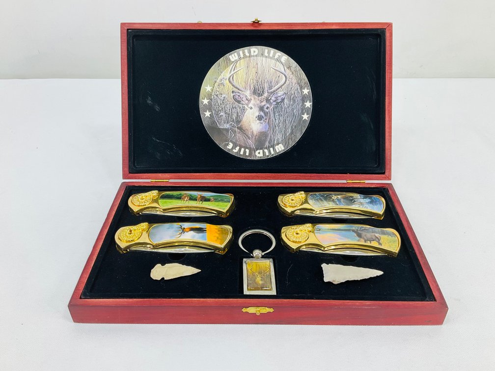 Wildlife Folding Knife Set in Wooden Display Box