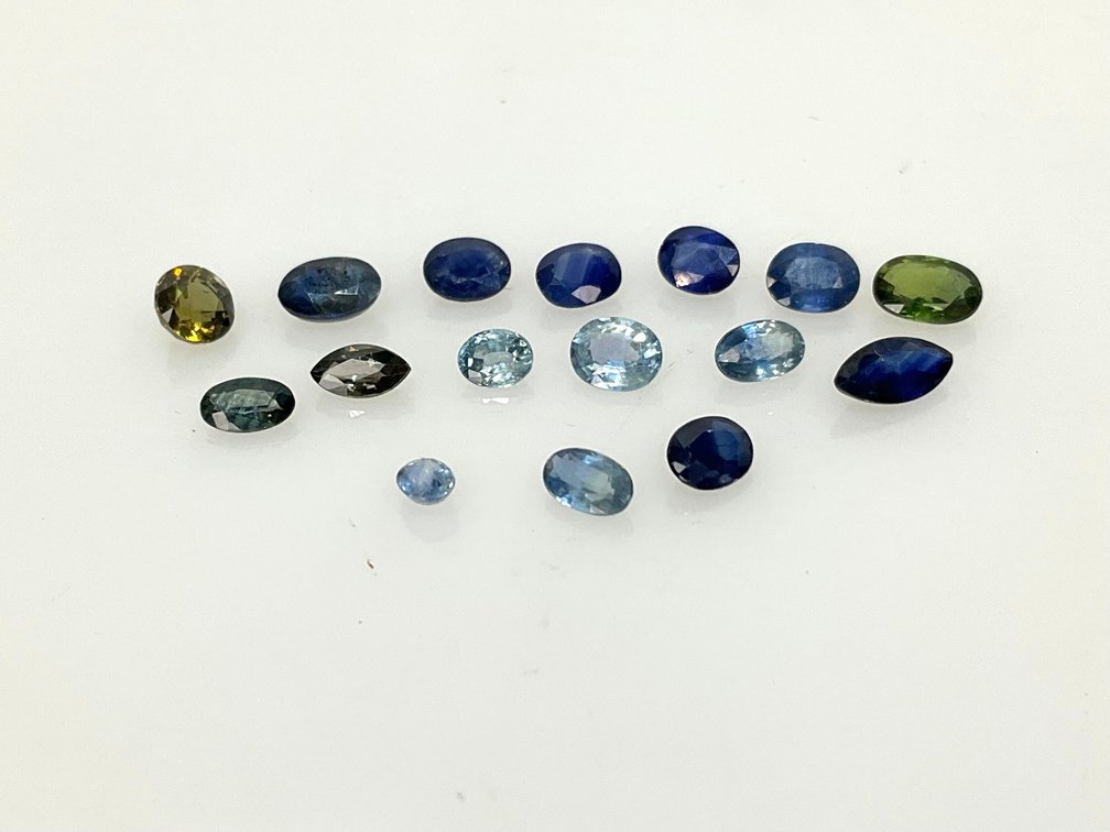Sixteen Loose Faceted Sapphires Gemstones