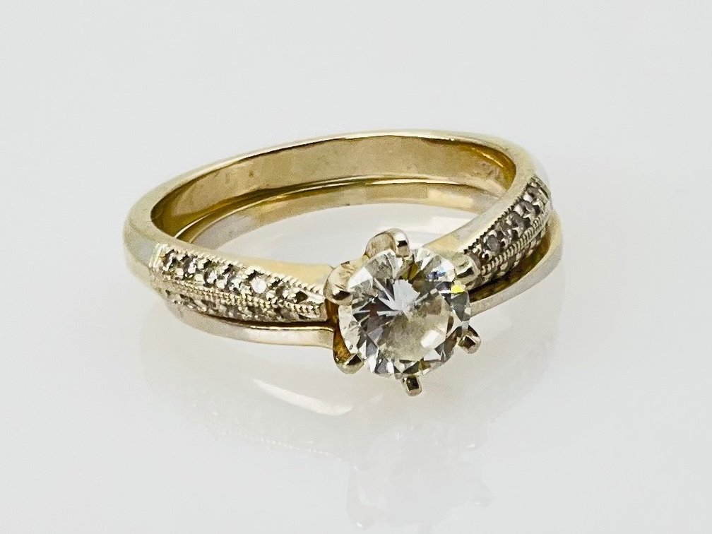 White Gold Diamond Engagement Ring and Wedding Band Set