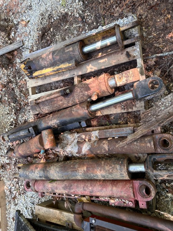 Pallet of Various Hydraulic Arms & Parts 