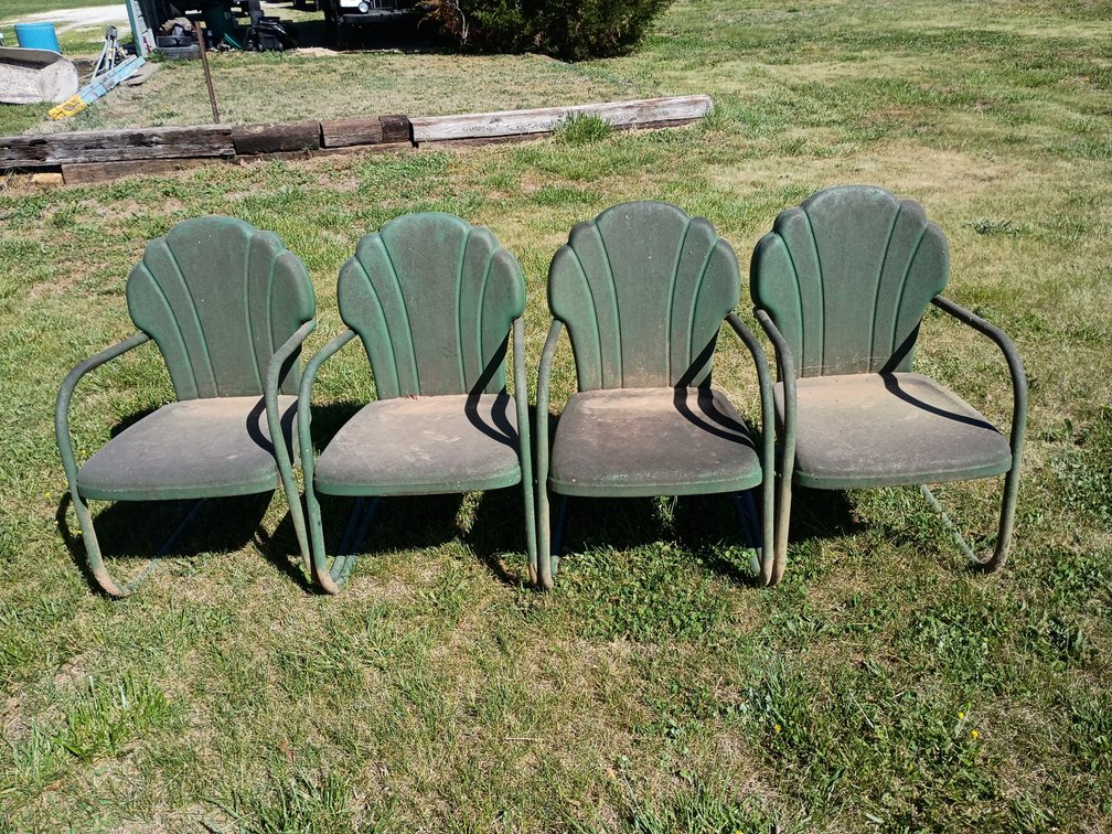 Lot of vintage metal lawn chairs