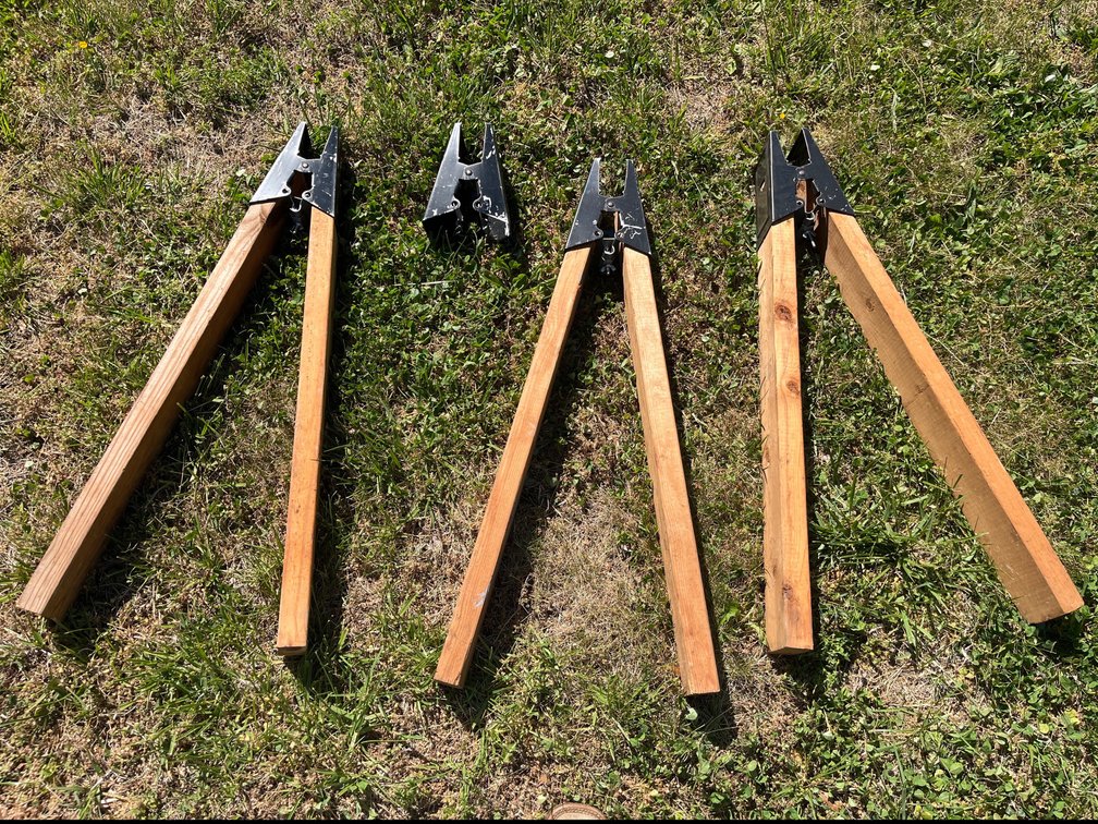Three complete saw horses & one bracket