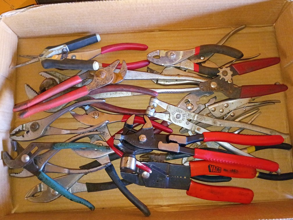 Pliers lot
