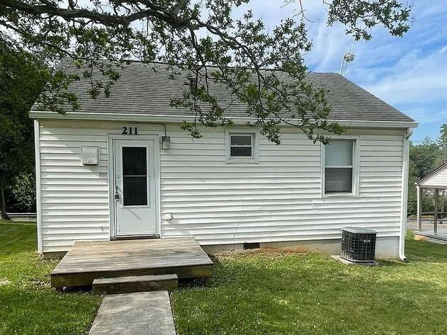 Image for 211 College Dr, Lynchburg, VA 24501