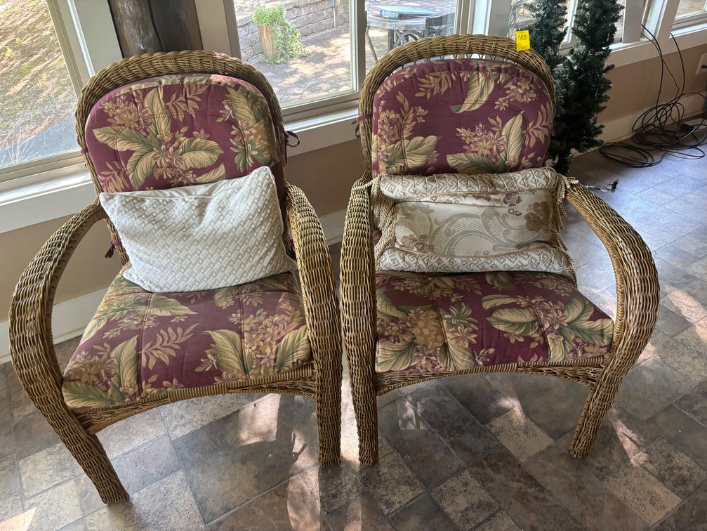 Lot of two wicker cushioned chairs