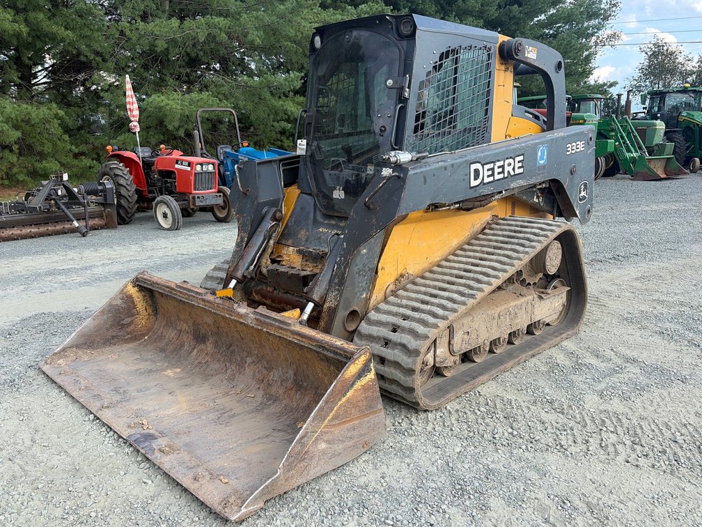 John Deere 333E Skidsteer