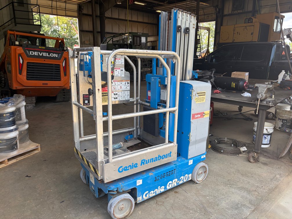 Genie Runabout GR-20 Vertical Mast Lift