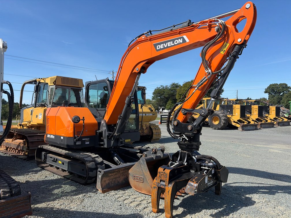 Develon DX 89R with Rotobec PC-025R