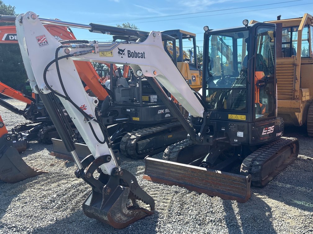 2023 Bobcat E35 with 653 Hours