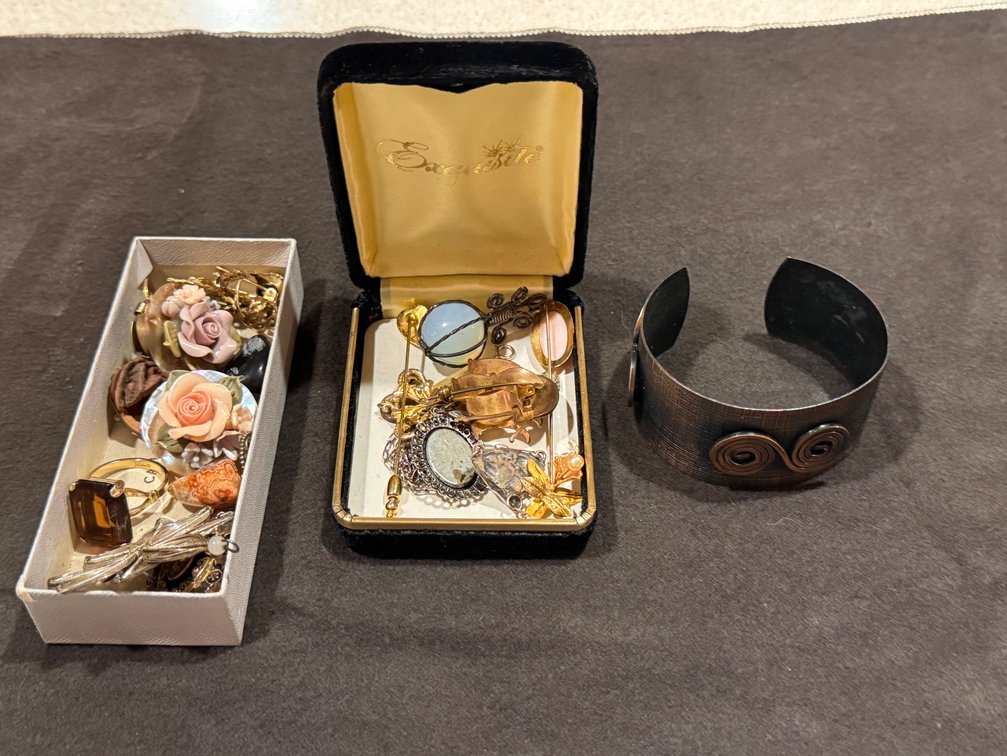 Lot of Assorted Jewelry