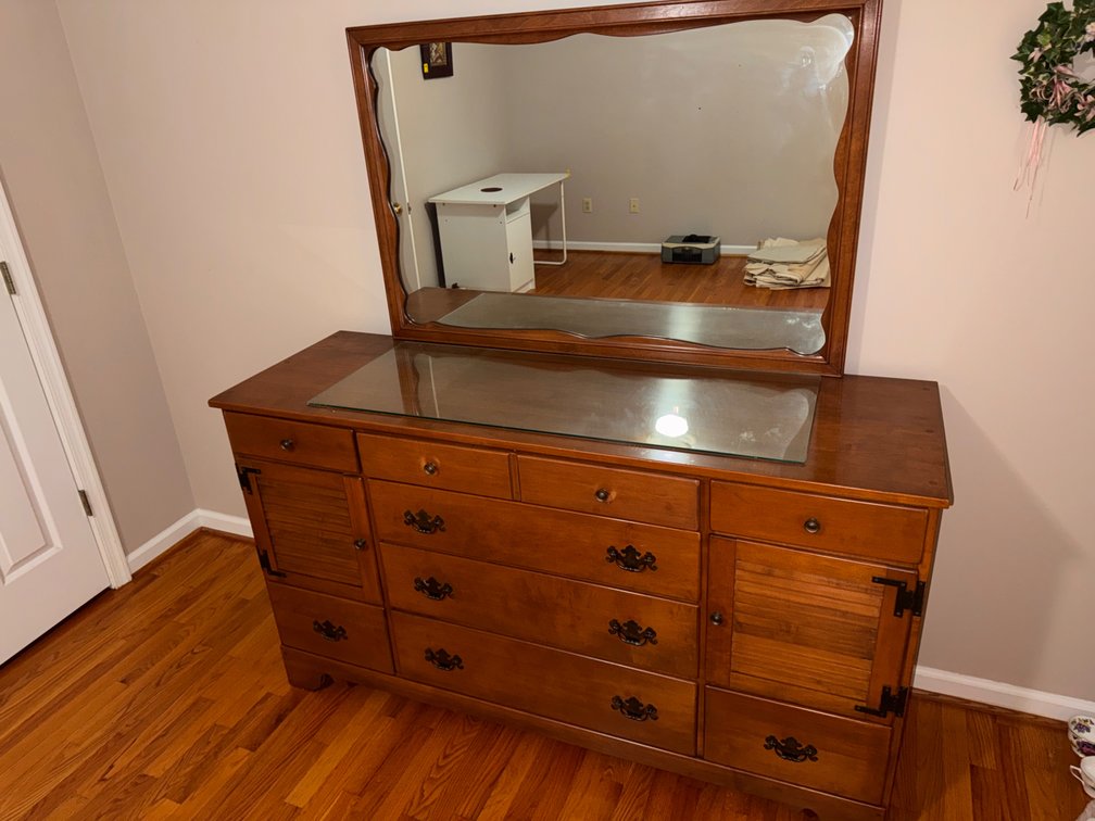 Dresser With Mirror