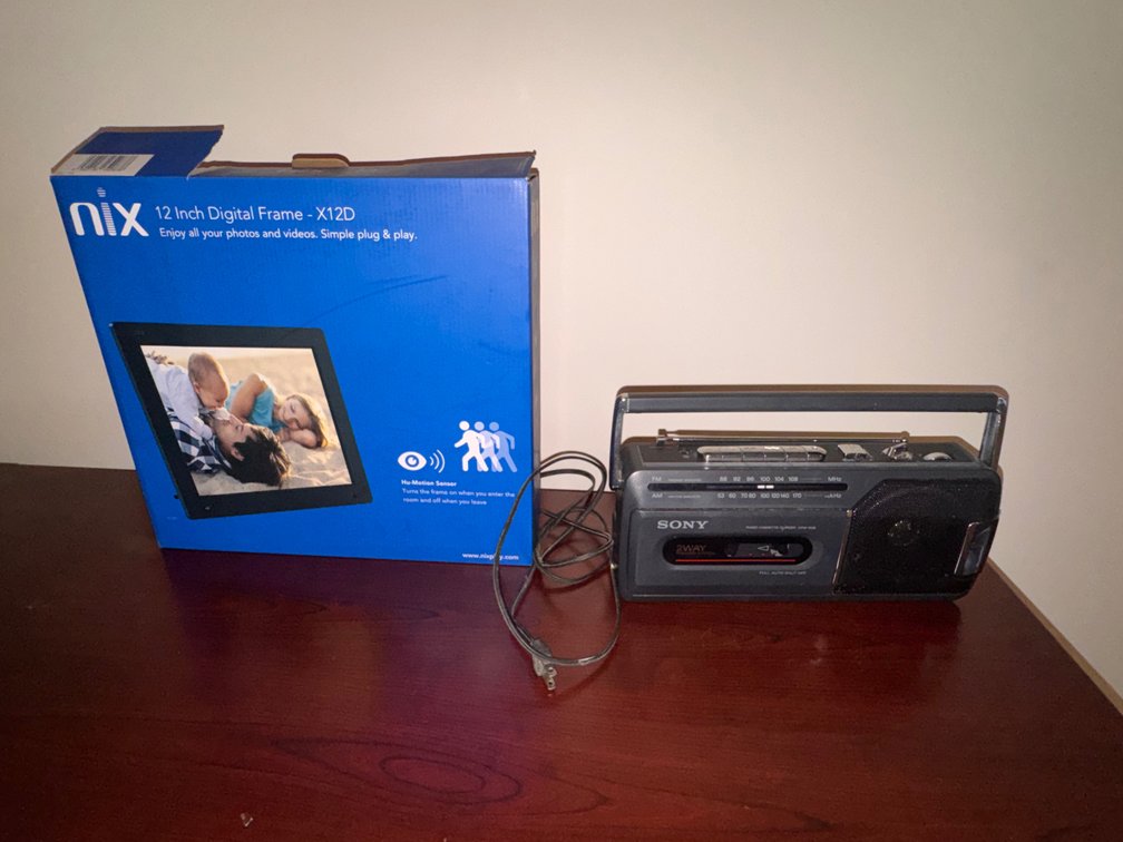 Digital Picture Frame & Radio