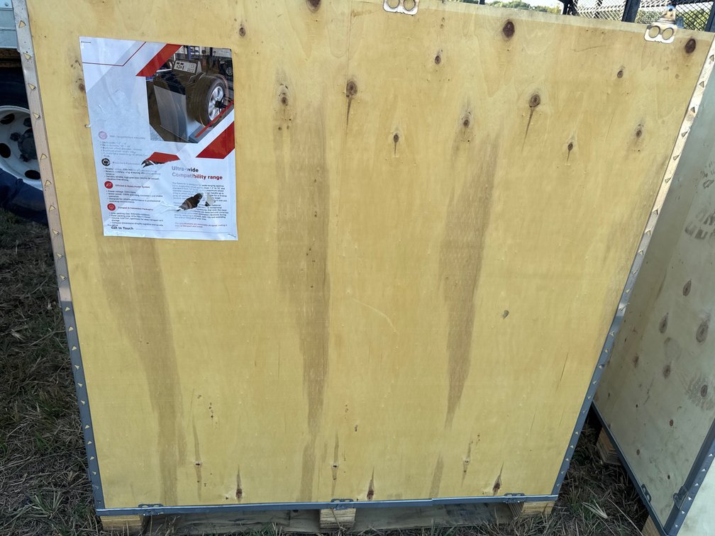*NEW IN BOX* TBM-RED Wheel Balancer