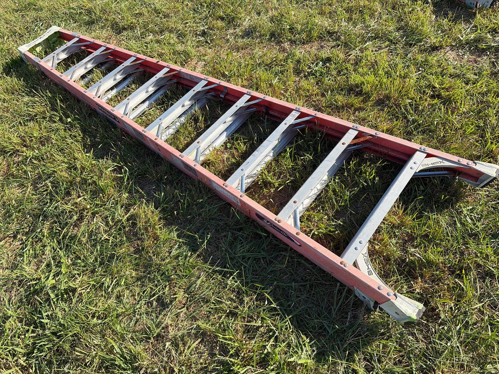 Louisville 75th Anniversary CrossXstep 10ft Step Ladder