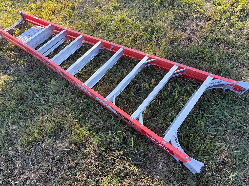 Louisville Pinnacle 8ft Step Ladder