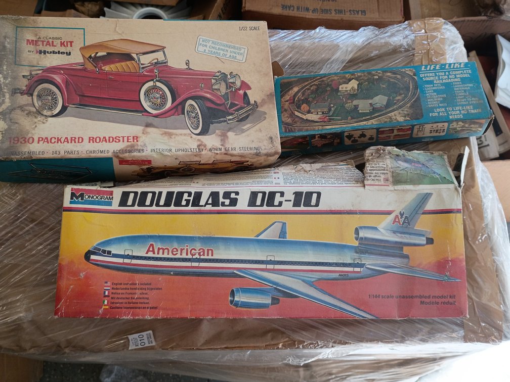 Lot of Vintage Model Cars and Model Train Accessories