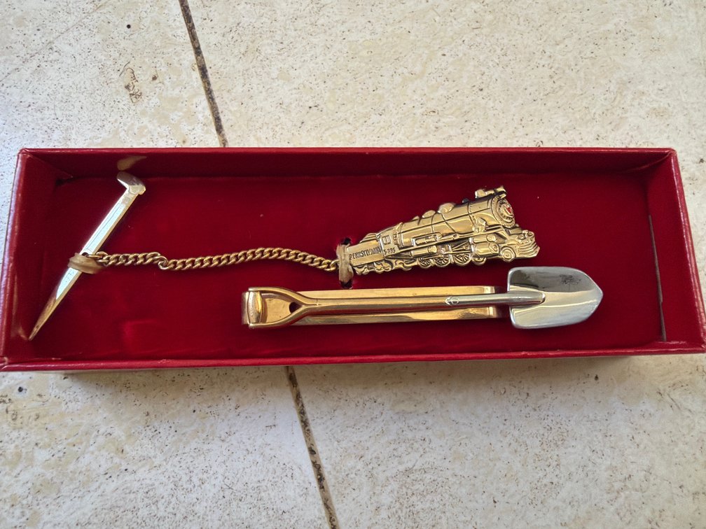 Pennsylvania Railroad Shovel Tie Clip & Train Chain