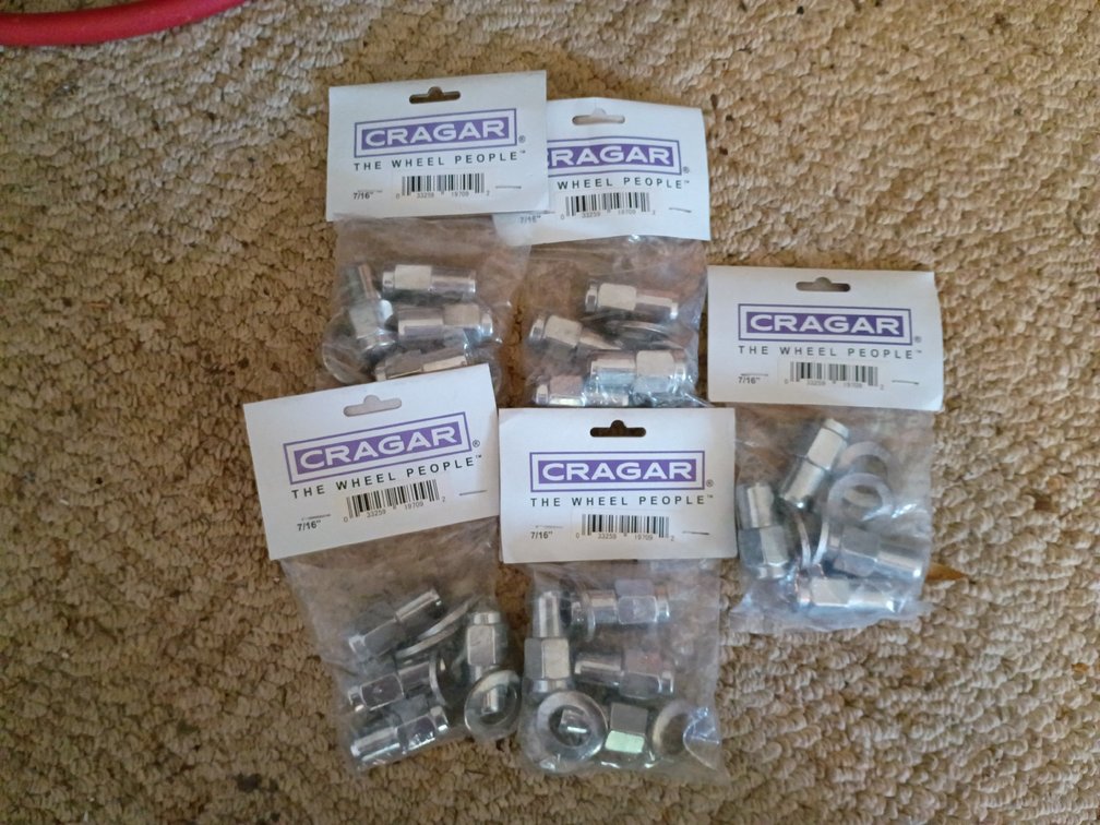 Lot of CRAGAR Lugnuts