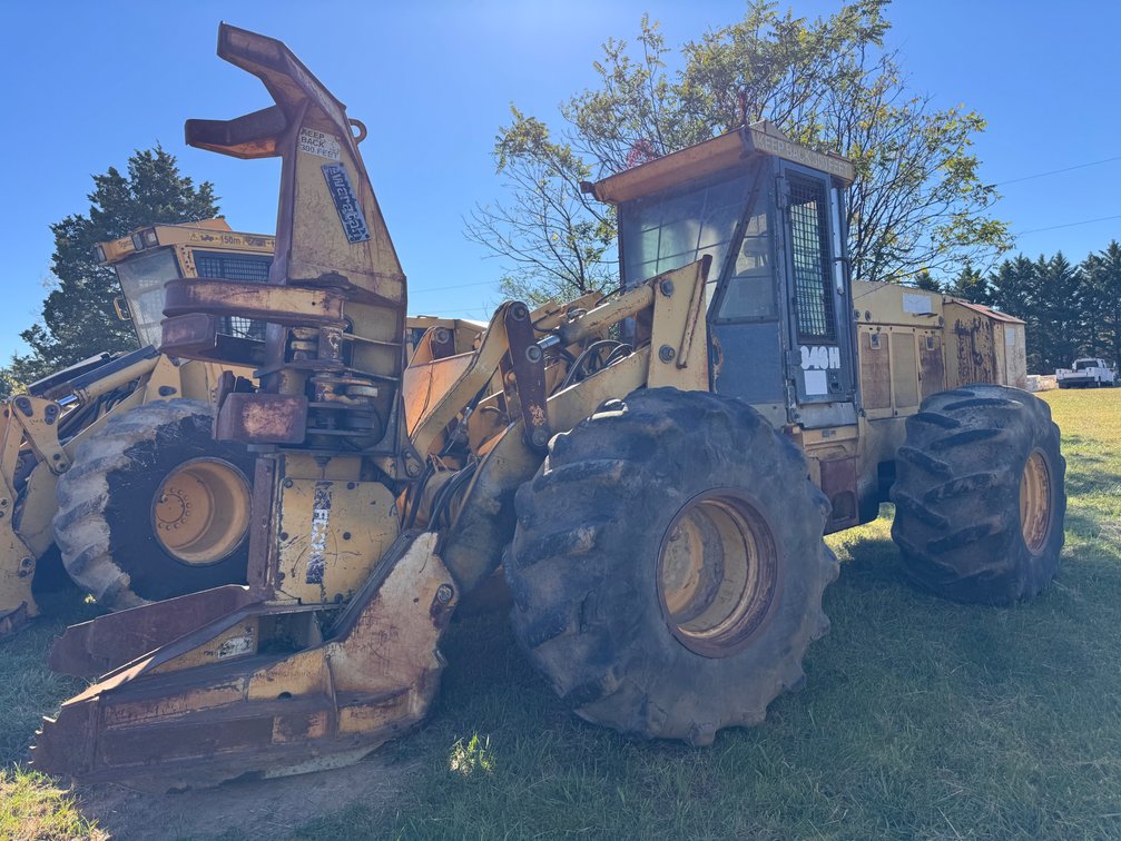 John Deere 848H Cutter- runs and operates